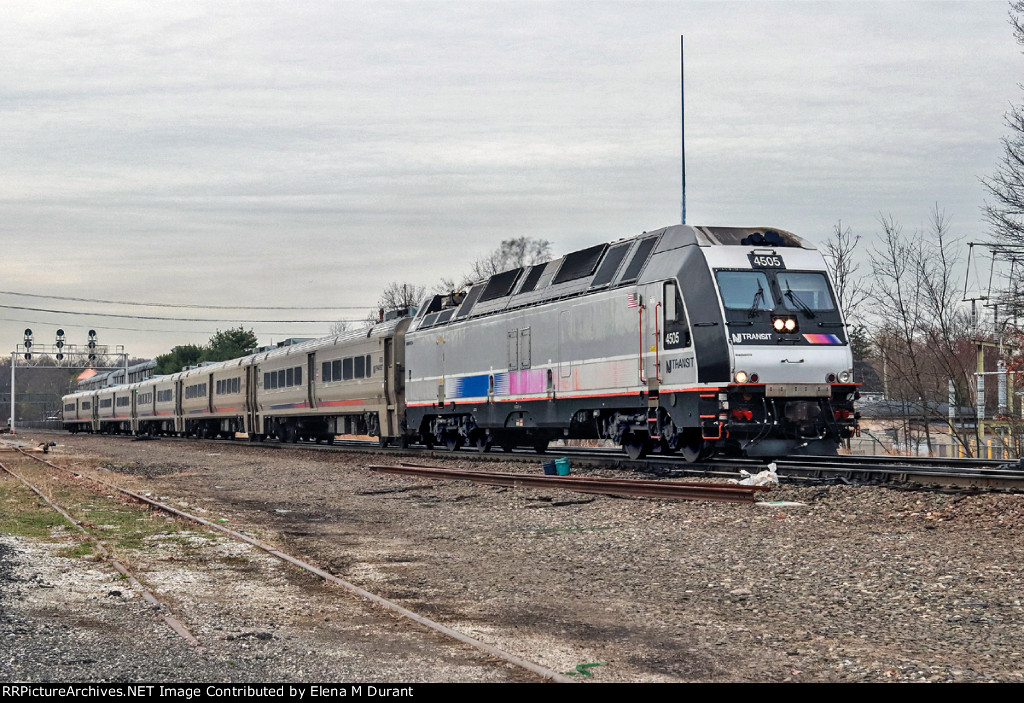 NJT 4505 on train 1105